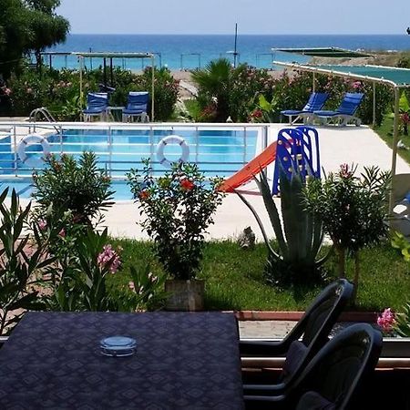 Hotel Gruen Kızılot Bagian luar foto