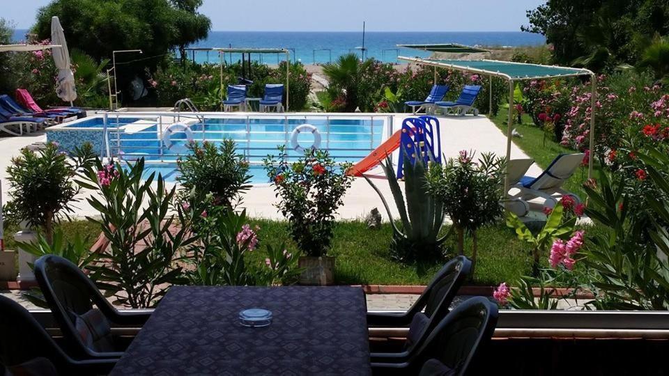 Hotel Gruen Kızılot Bagian luar foto