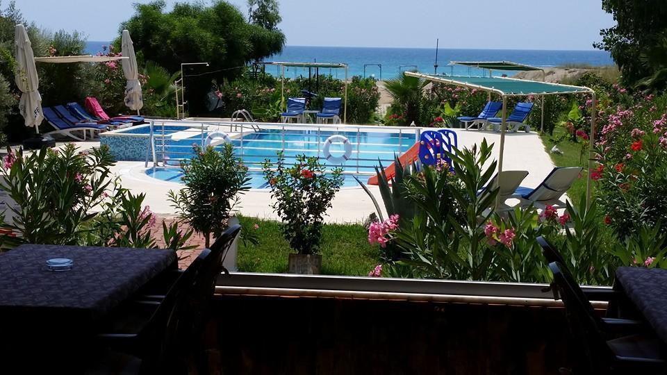 Hotel Gruen Kızılot Bagian luar foto