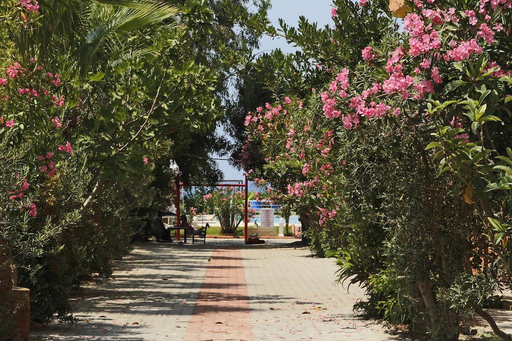 Hotel Gruen Kızılot Bagian luar foto