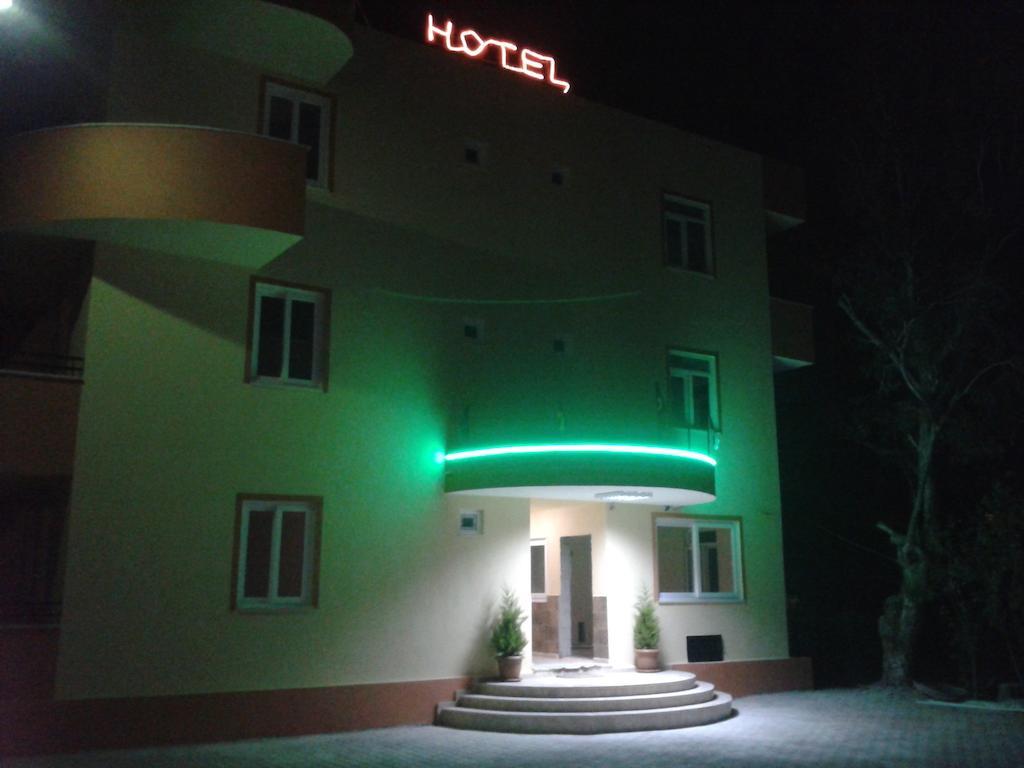 Hotel Gruen Kızılot Bagian luar foto